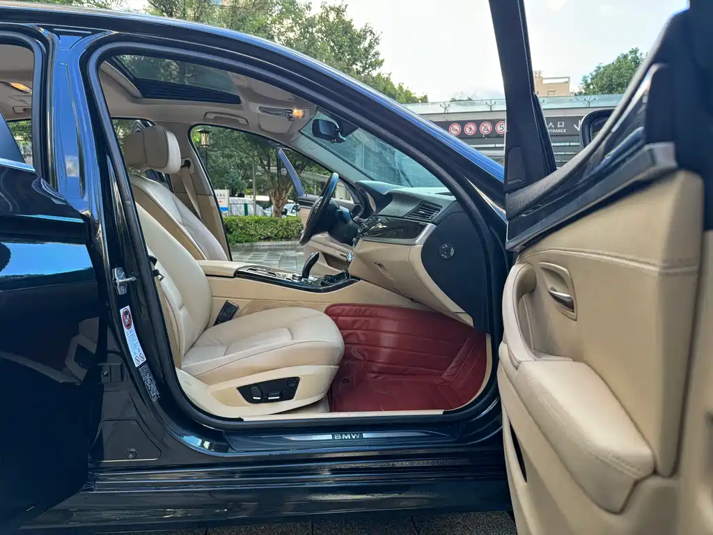BMW 5 Series — миниатюра 9