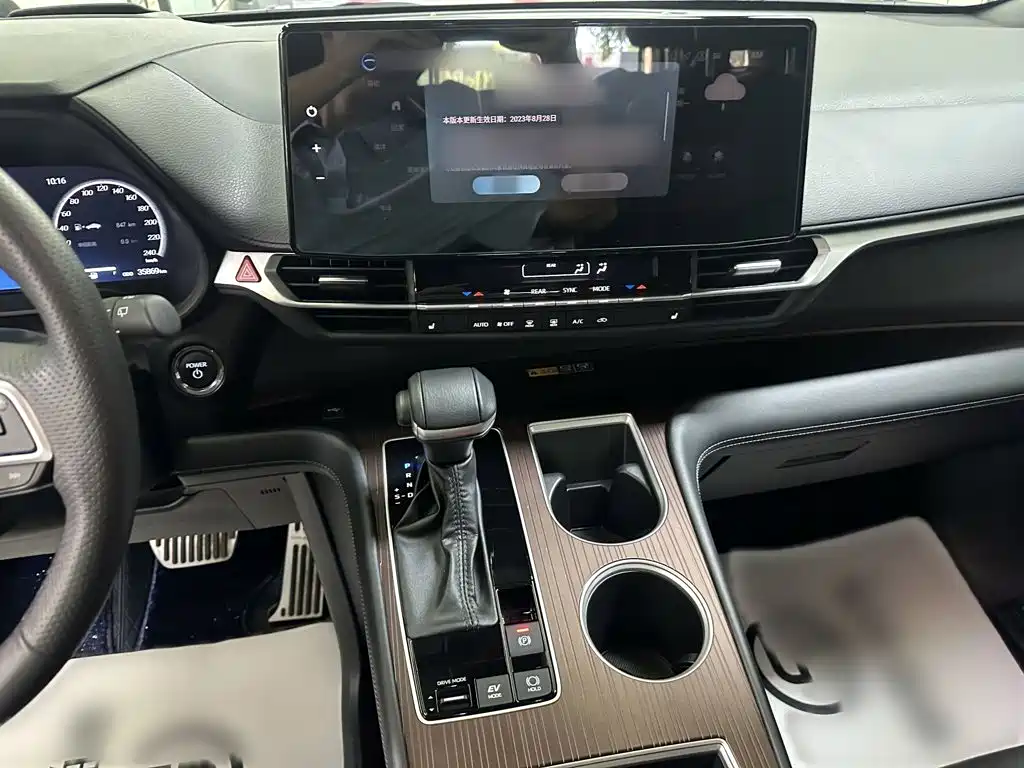 Toyota Granvia — миниатюра 11