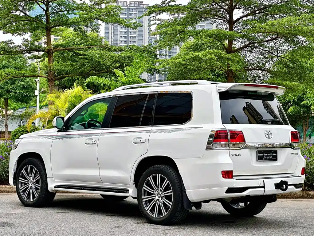 Toyota Land Cruiser 2010 5.7L