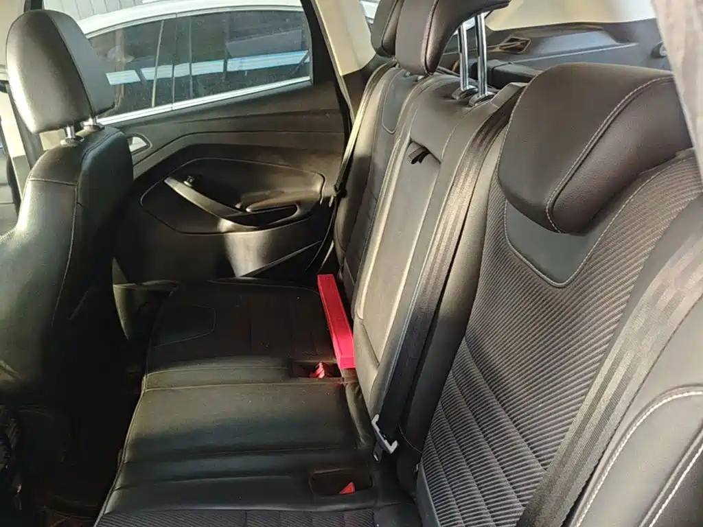 Ford Kuga — миниатюра 17