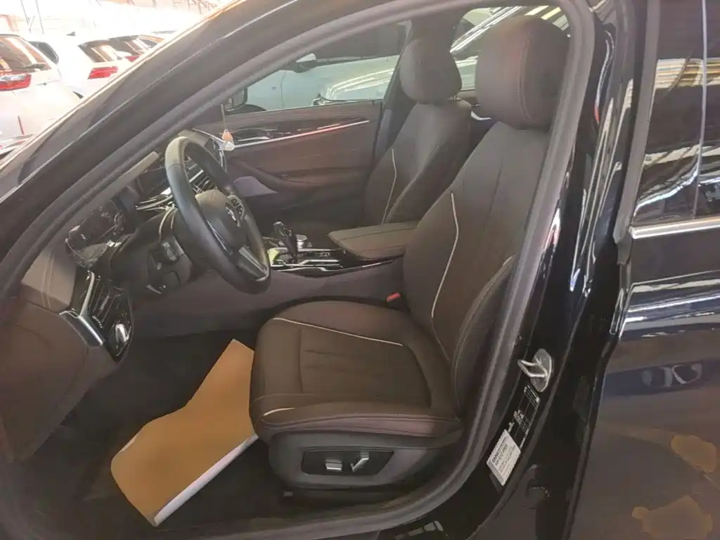 BMW 5 Series — миниатюра 15