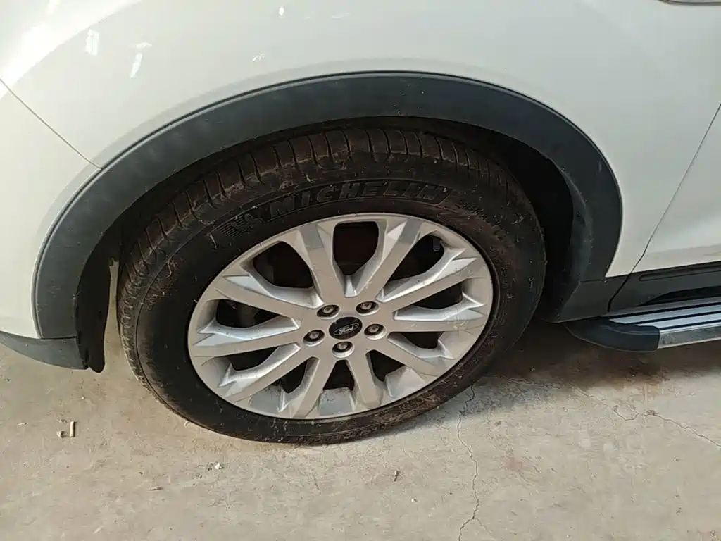 Ford Kuga — миниатюра 23