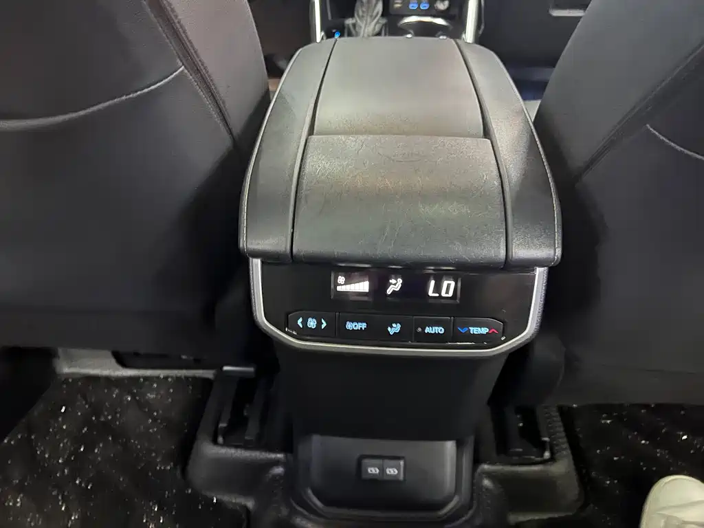 Toyota Crown Kluger — миниатюра 14