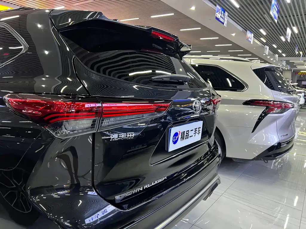 Toyota Crown Kluger — миниатюра 21