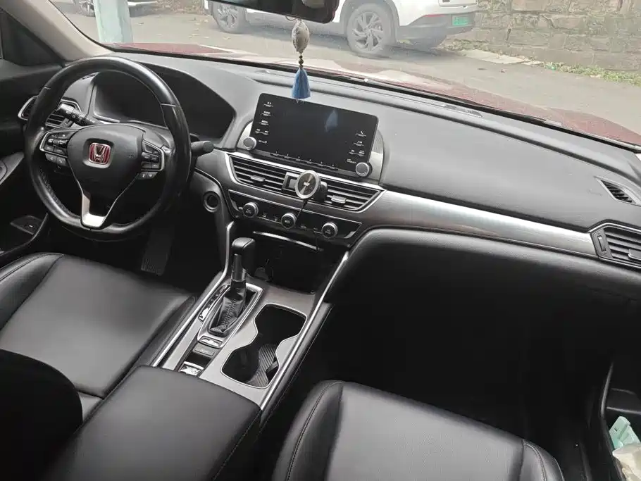 Honda Accord — миниатюра 12