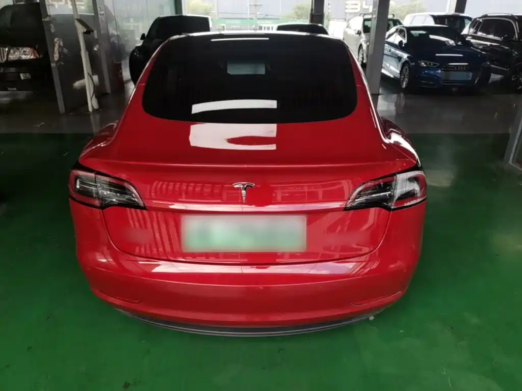 Tesla Model 3 — миниатюра 6