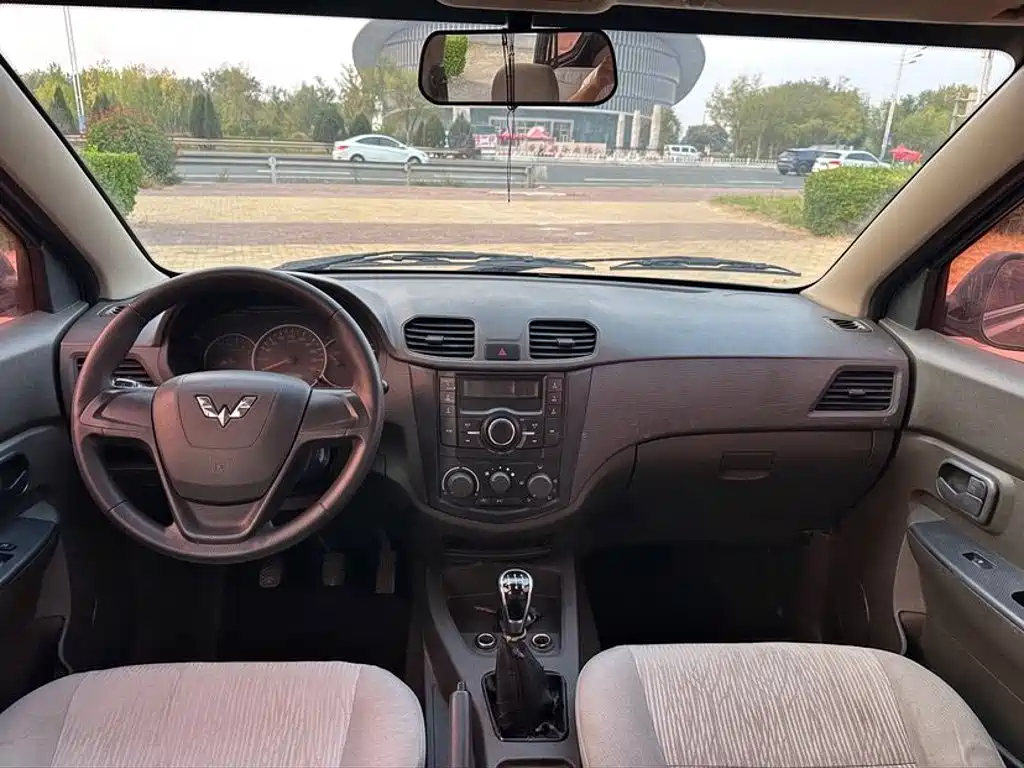 Wuling Hongguang — миниатюра 9