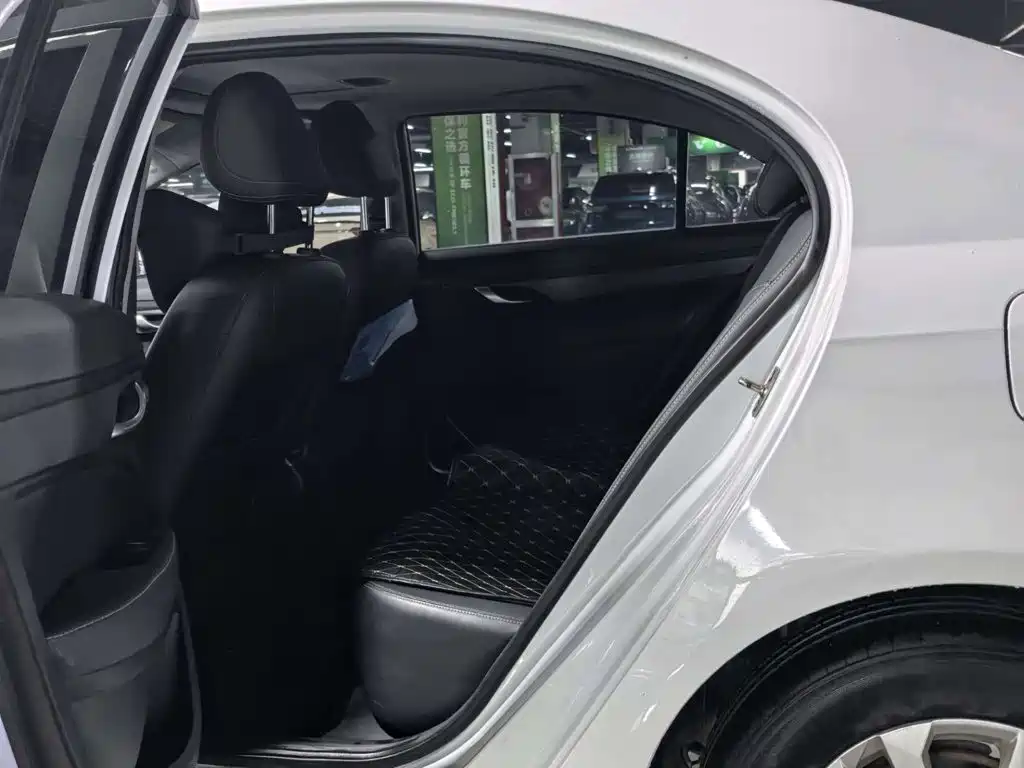 Geely Emgrand — миниатюра 10