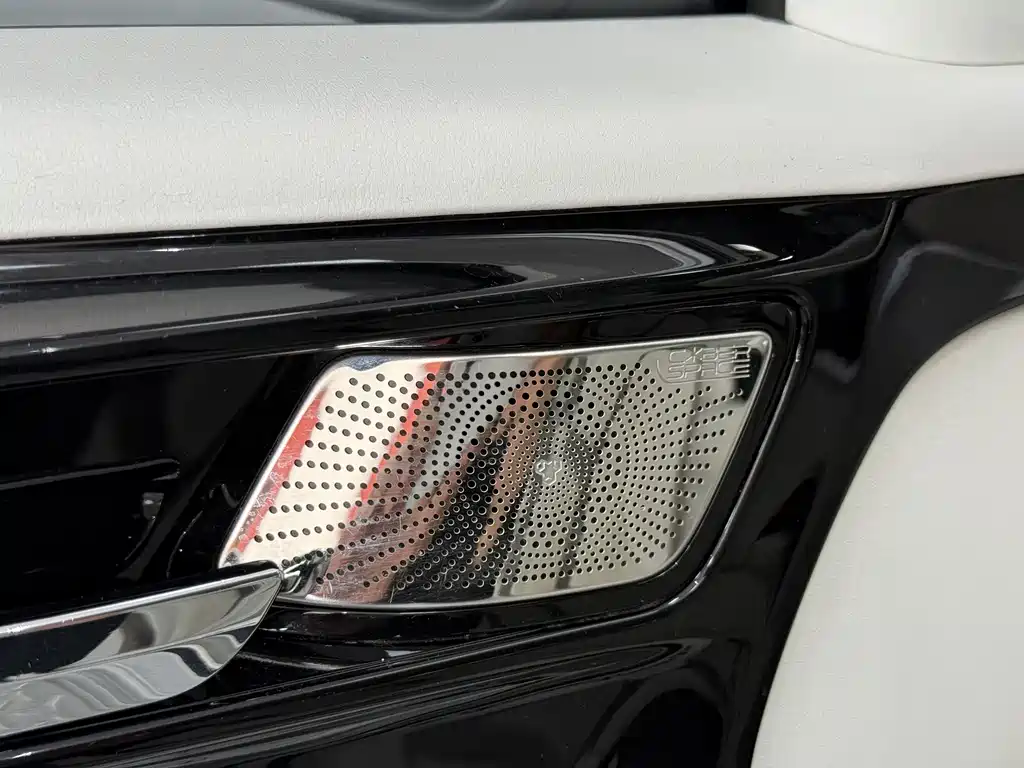 TANK CO CREATION TANK 300