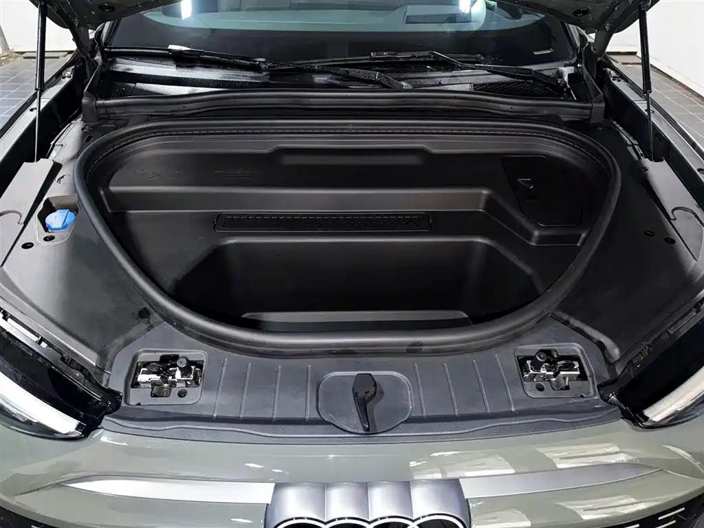 Audi Q6L e-tron — миниатюра 13