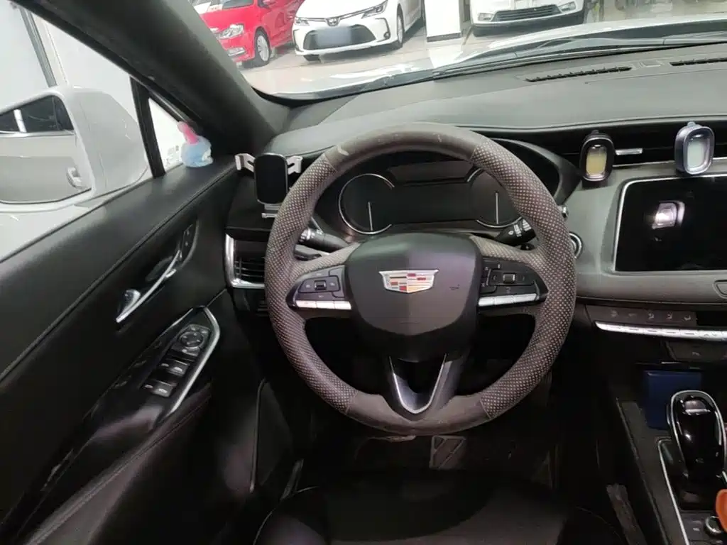 Cadillac XT4 — миниатюра 11