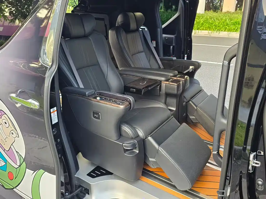 Toyota Vellfire — миниатюра 9