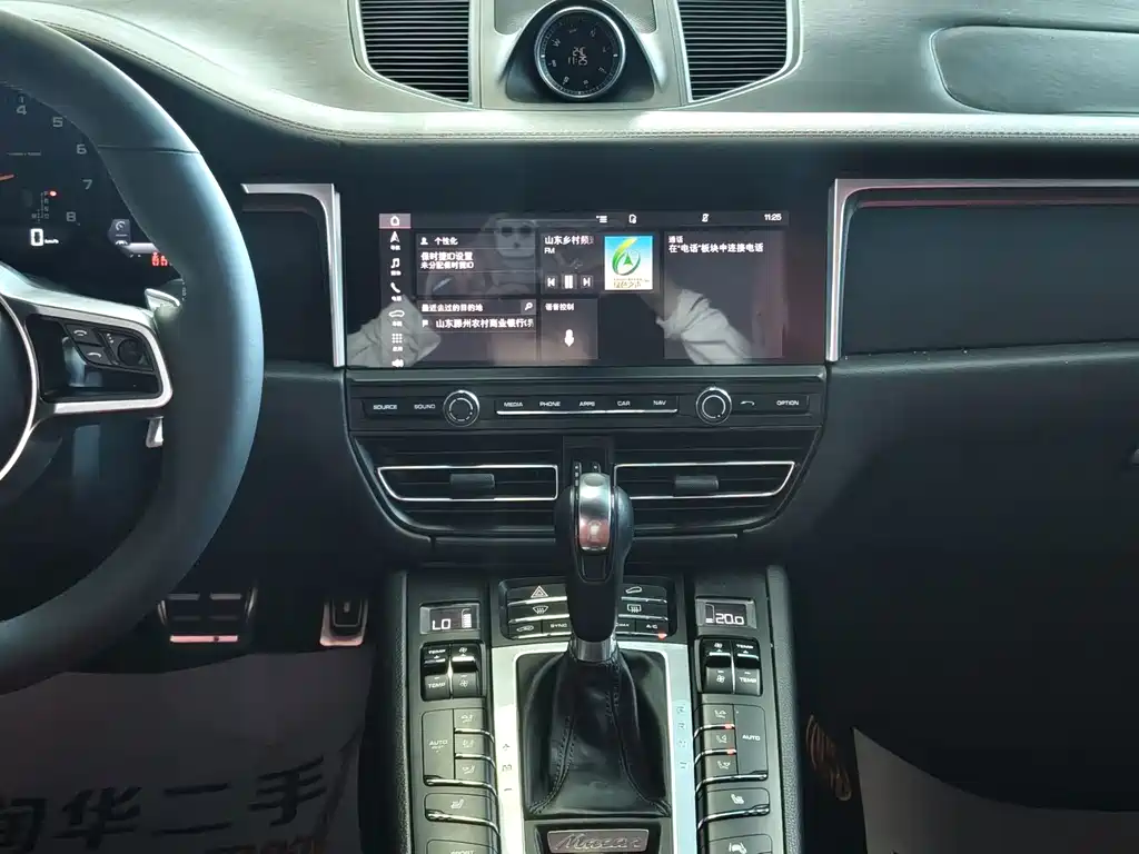 Porsche Macan — миниатюра 11