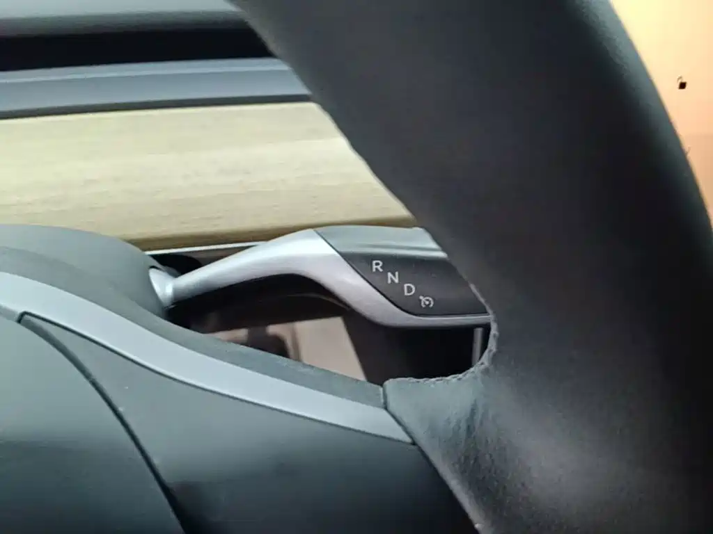 Tesla Model Y — миниатюра 14