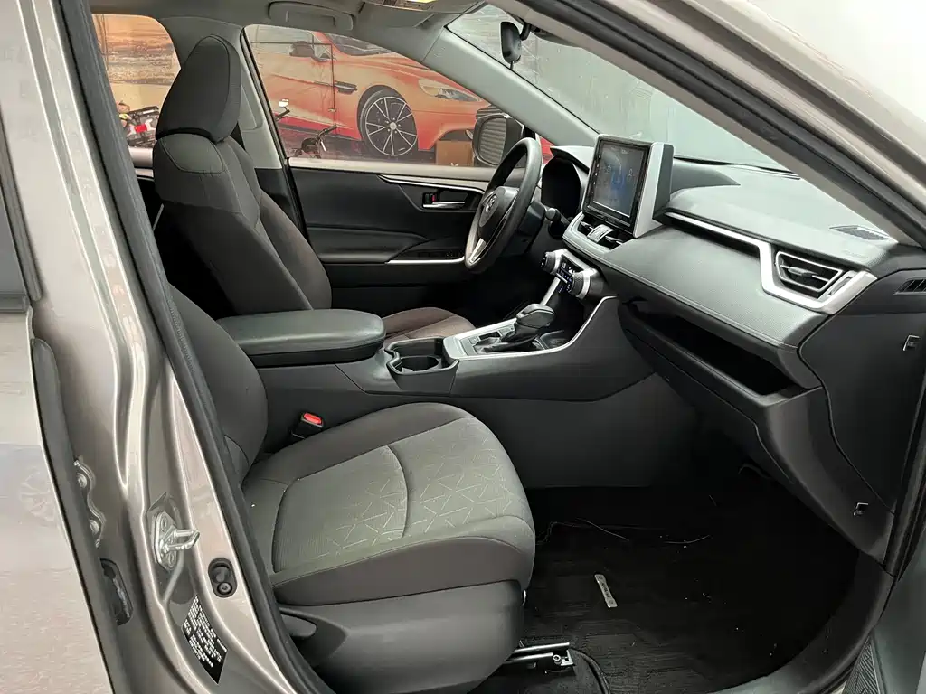 Toyota RAV4 — миниатюра 12