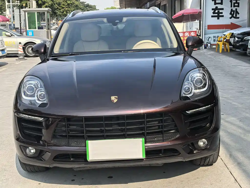 PORSCHE MACAN
