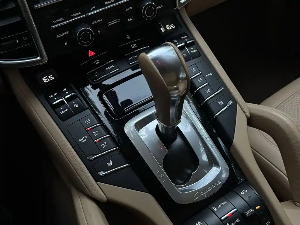 Porsche Cayenne — миниатюра 12