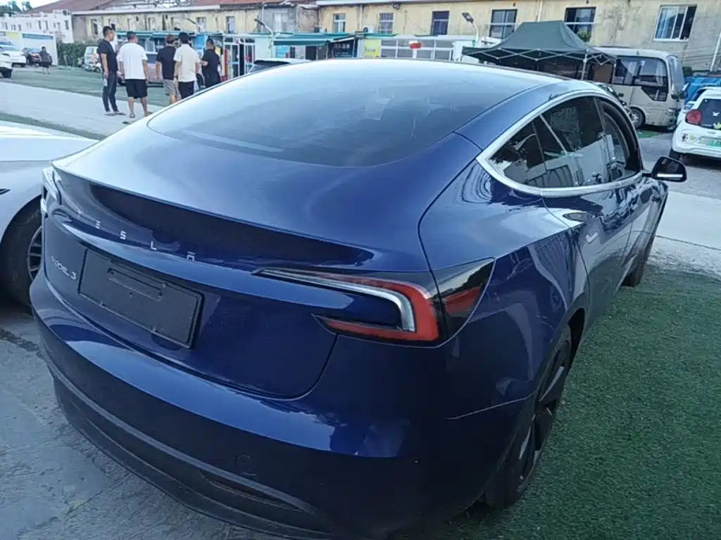Tesla Model 3 — миниатюра 7