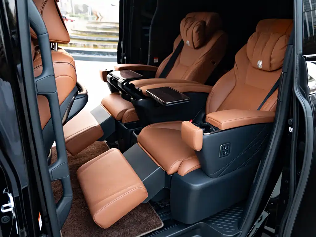 Toyota Alphard — миниатюра 7