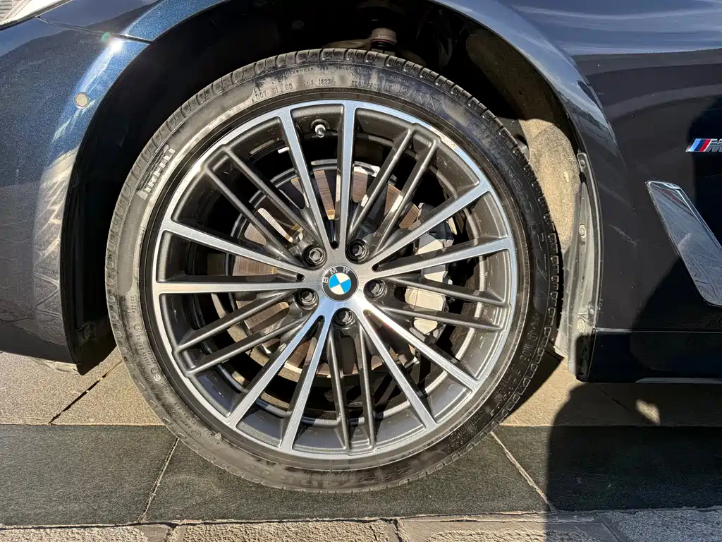 BMW 5 Series — миниатюра 14