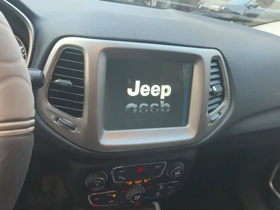 Jeep Compass — миниатюра 13