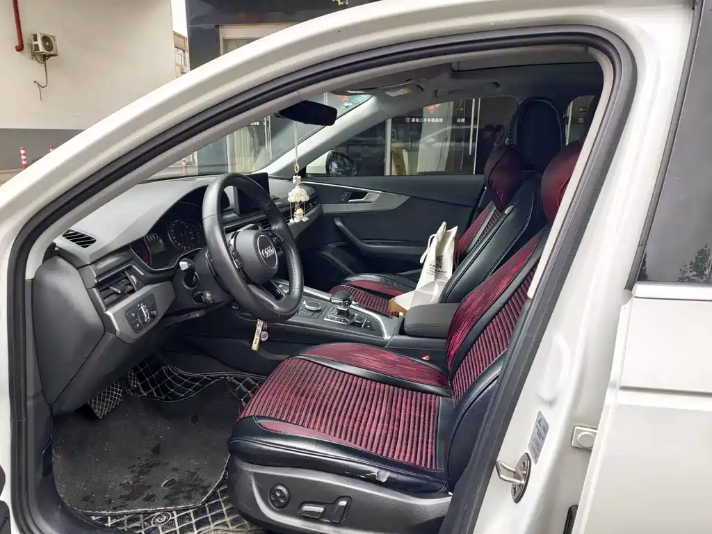 Audi A4L 2019 40 TFSI VI