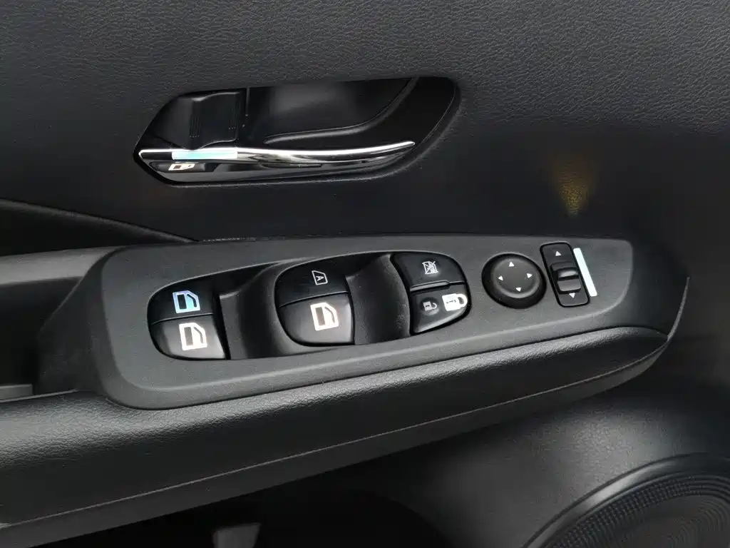 Nissan Kicks — миниатюра 9