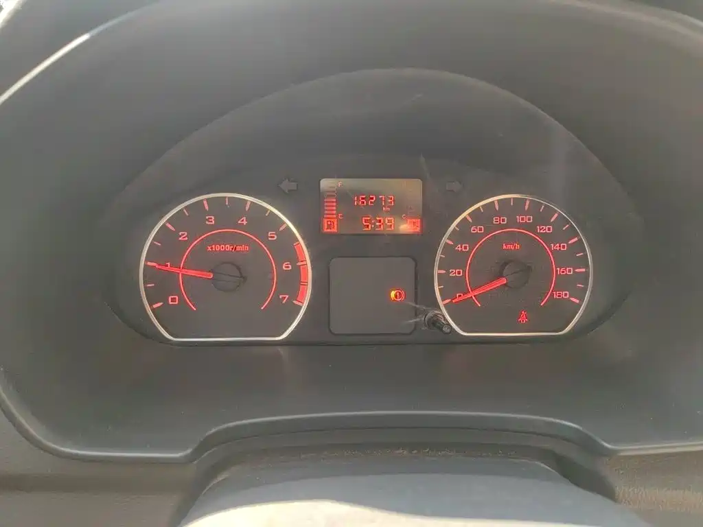 Wuling Hongguang V — миниатюра 12