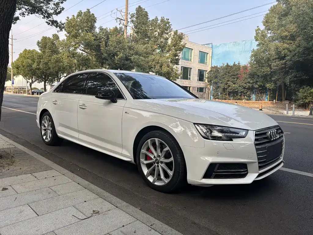 Audi A4L 2018 30 45 TFSI quattro Sport