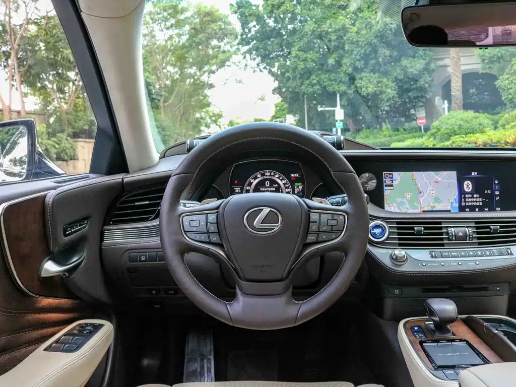 Lexus LS 2018 500h V