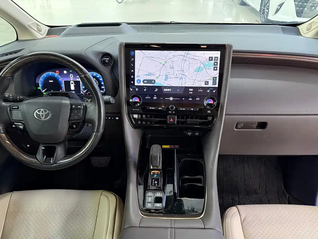Toyota Alphard — миниатюра 15