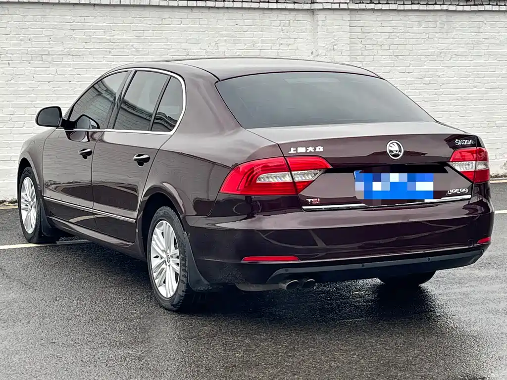 Skoda Superb — миниатюра 5
