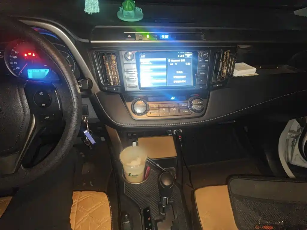 Toyota RAV4 — миниатюра 6