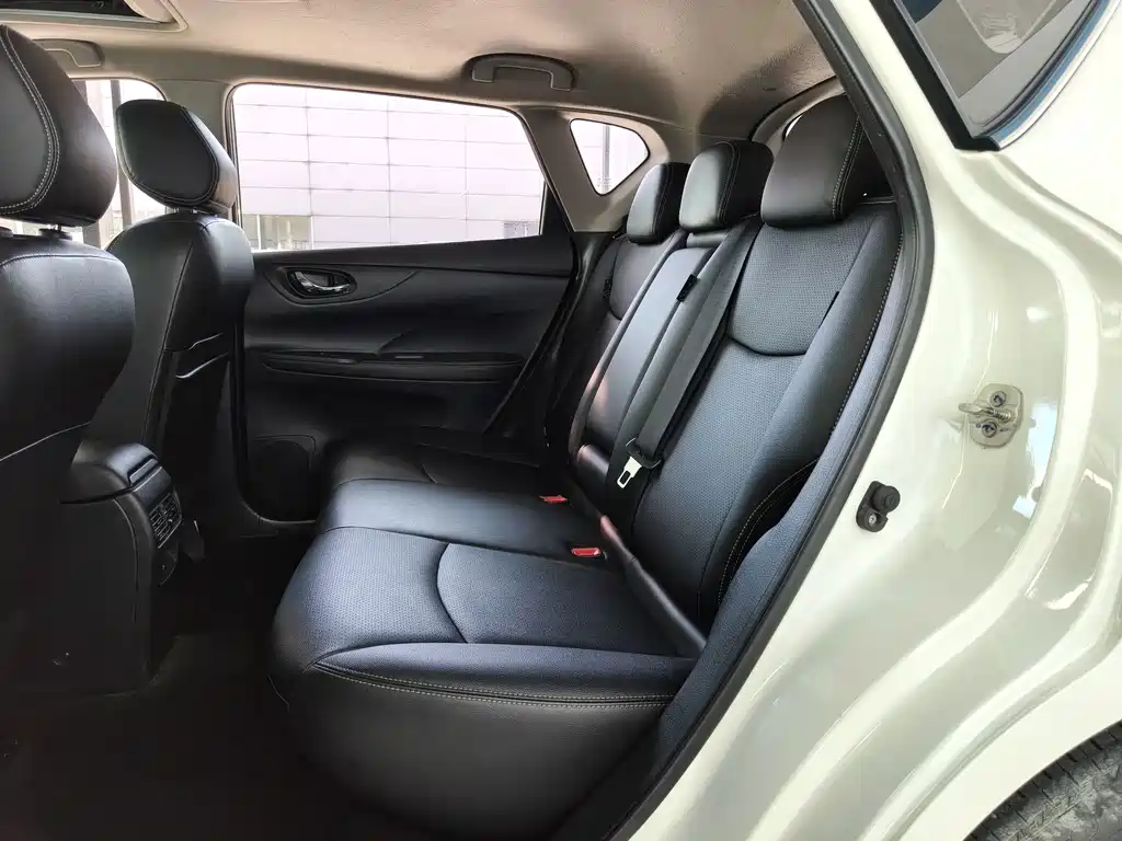 Nissan Tiida — миниатюра 7