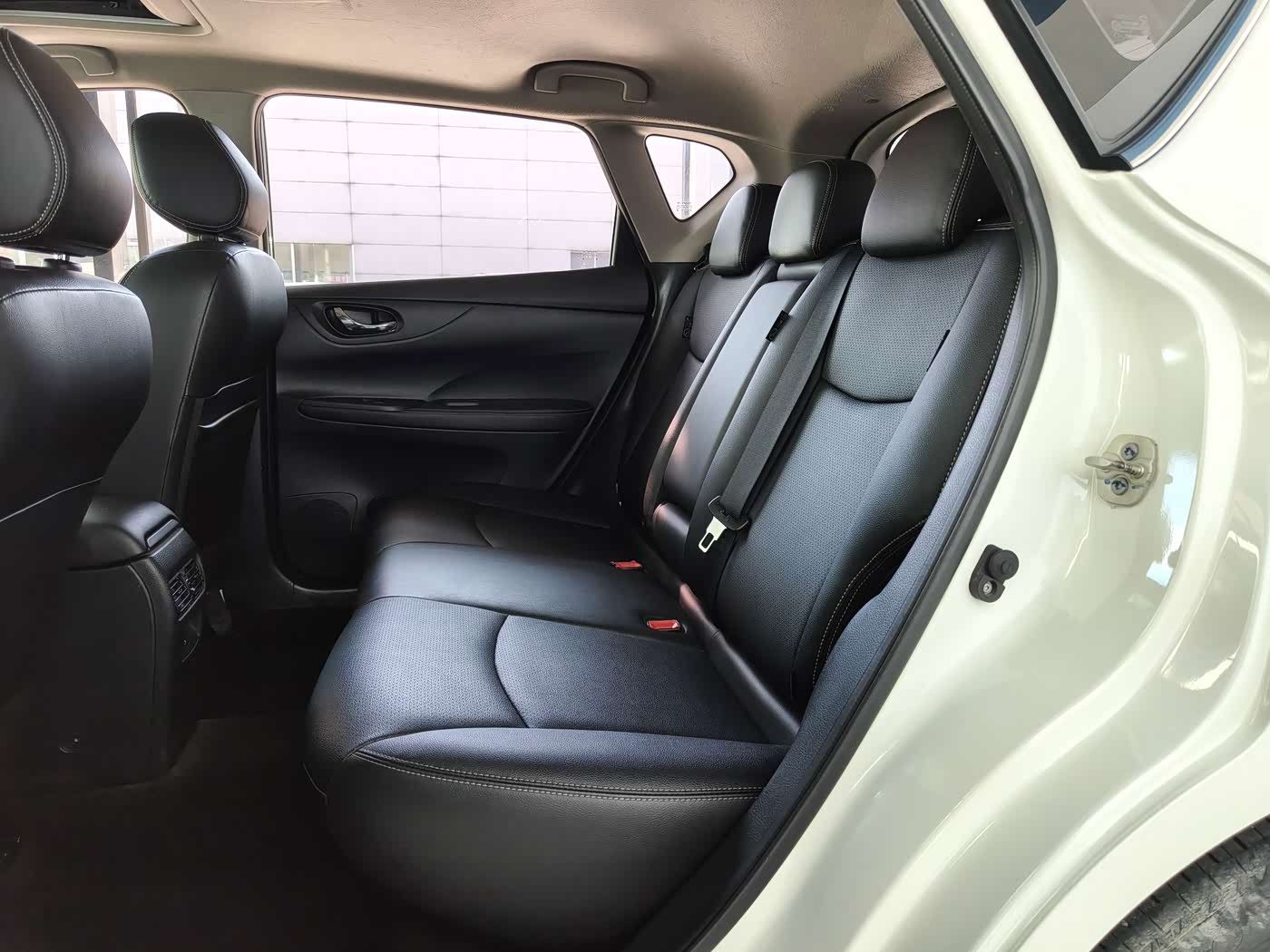 Nissan Tiida 1.6 л 2021 г. Белый, пробег 43500 км