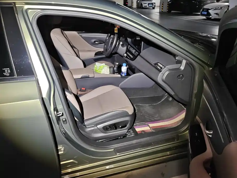 Lexus ES — миниатюра 8