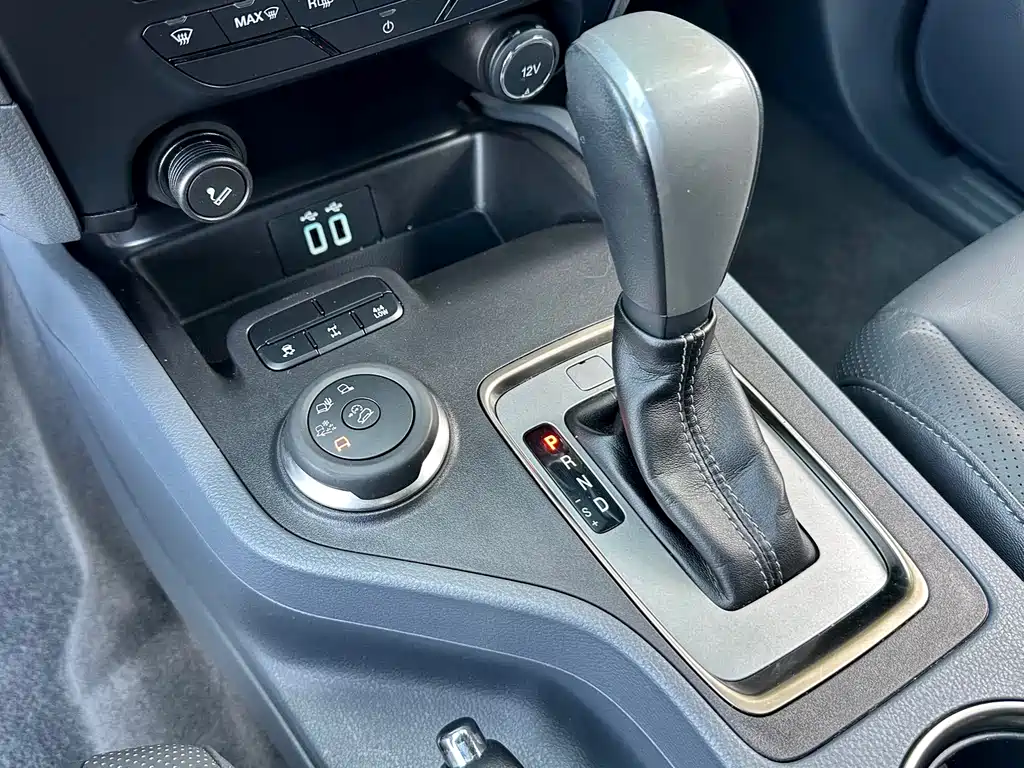 Ford Everest — миниатюра 10