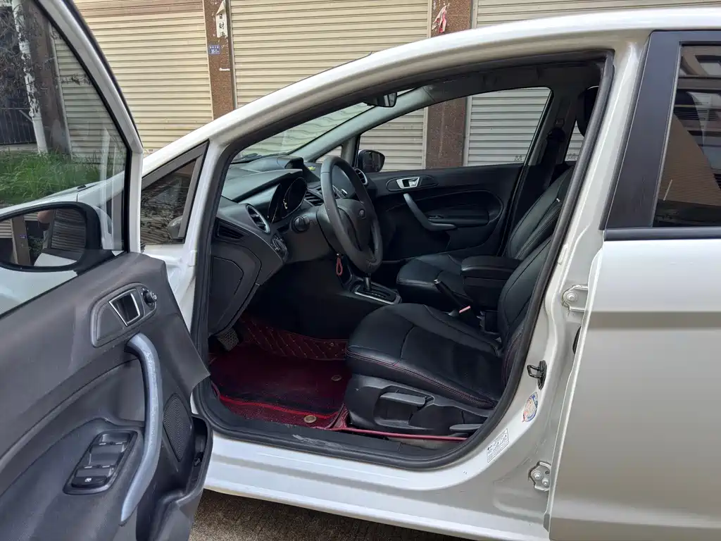 Ford Fiesta Hatchback 1.5L Auto Fashion Type, фото 14