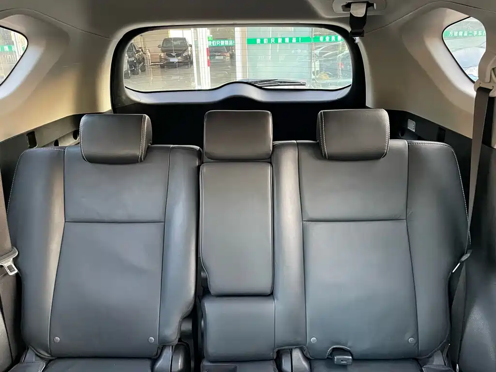 Toyota RAV4 — миниатюра 9