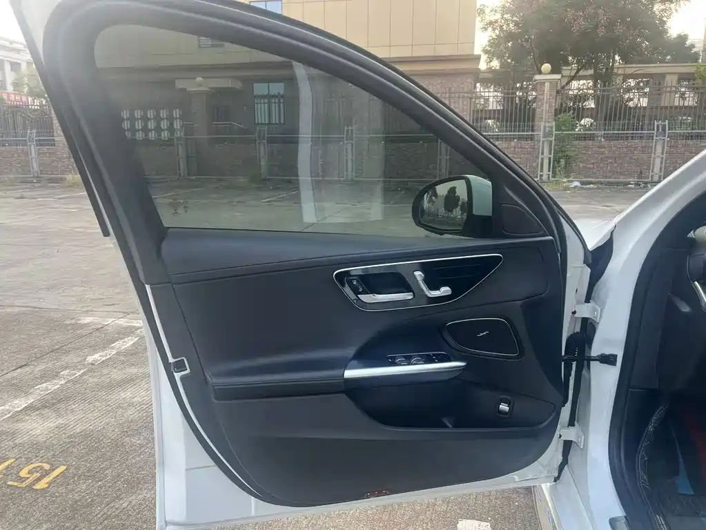 Mercedes-Benz C-Class — миниатюра 10