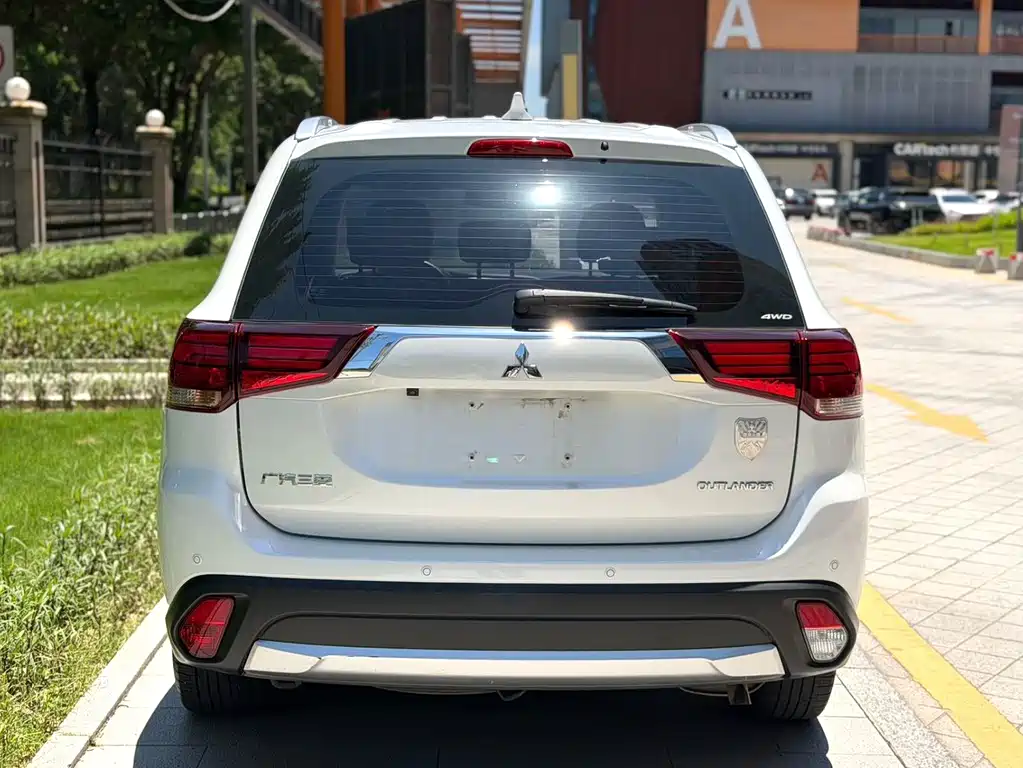 Mitsubishi Outlander — миниатюра 5