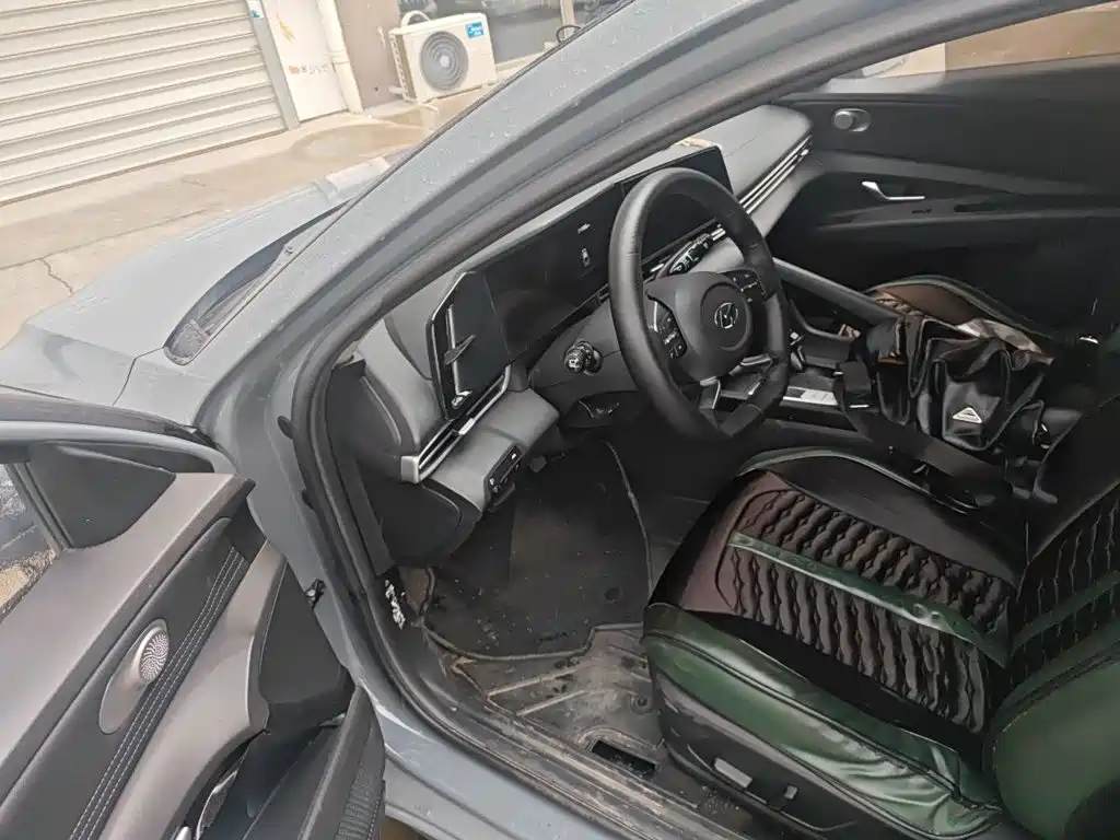 Hyundai Elantra — миниатюра 12