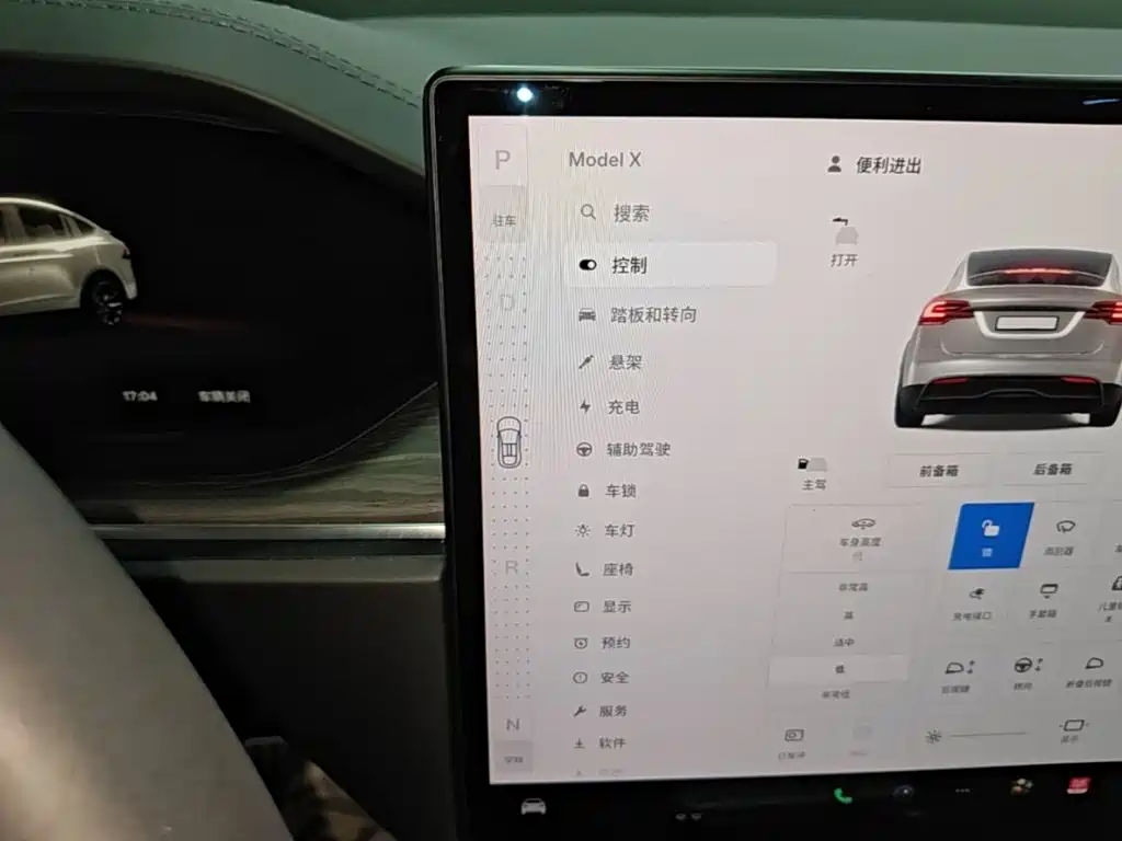 Tesla Model X — миниатюра 14