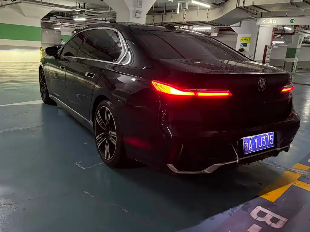 BMW 7 Series — миниатюра 7