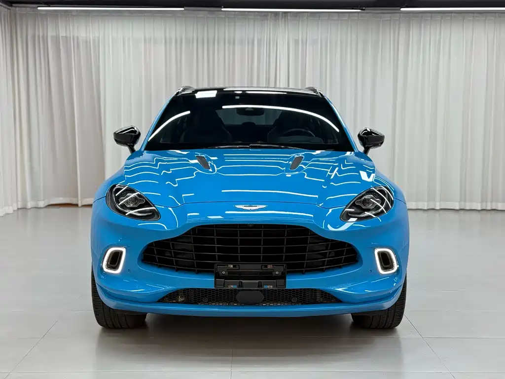Aston Martin DBX 2023