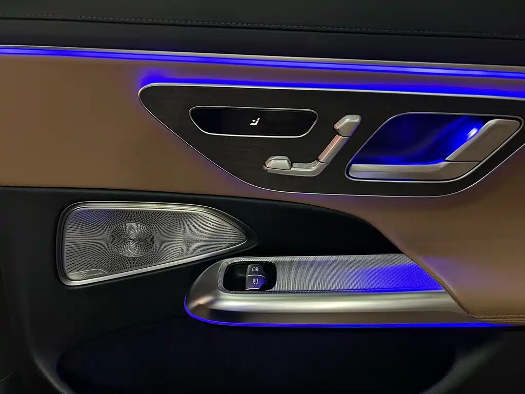 Mercedes-Benz E-Class — миниатюра 21