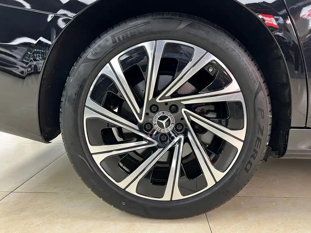 Mercedes-Benz E-Class — миниатюра 29