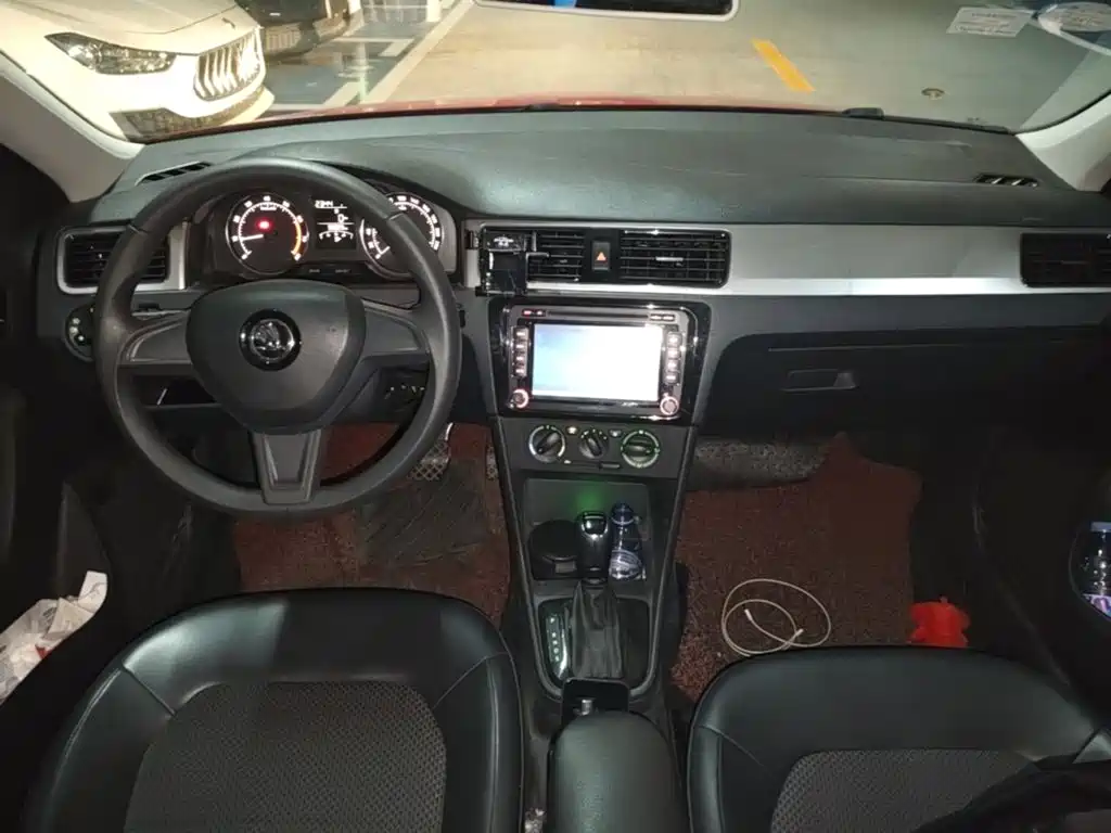 Skoda Rapid Spaceback — миниатюра 10