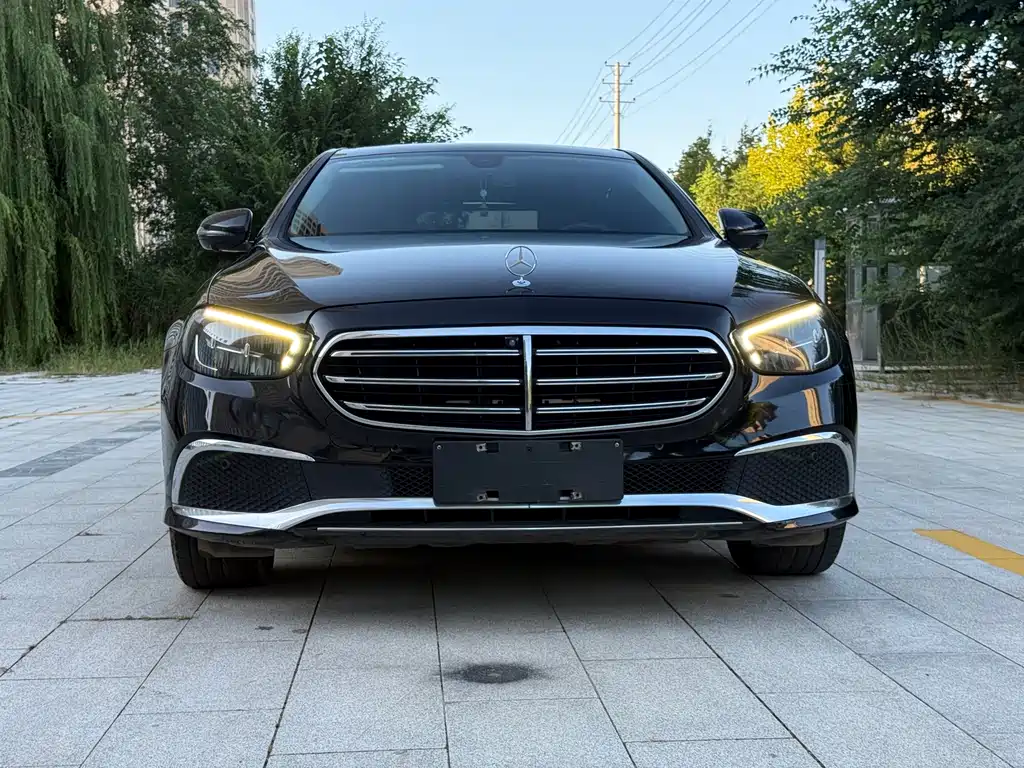 Mercedes-Benz E-Class — миниатюра 2