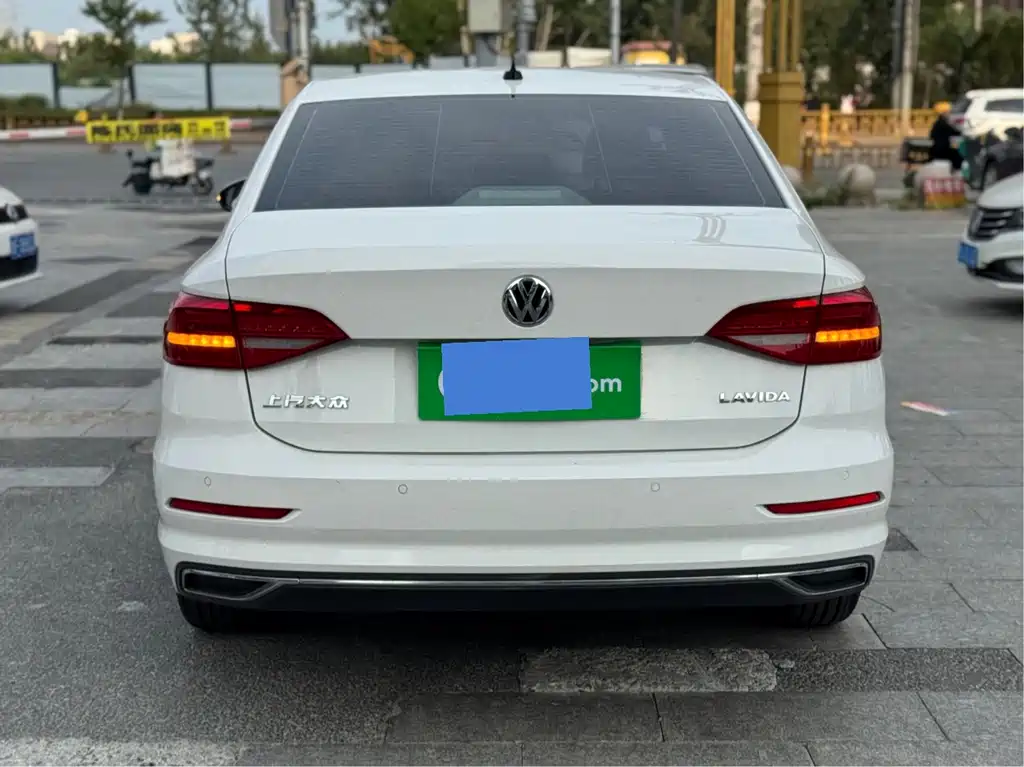 Volkswagen Lavida — миниатюра 5